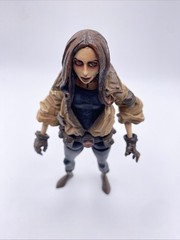 Liz Sherman Action Figure Hellboy Comic Mezco Toyz 2005 (Mike Mignola) No Flames