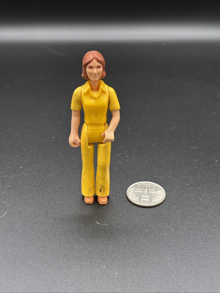 Vintage 1974 Fisher-Price Adventure People Safari – Mom / Woman Yellow