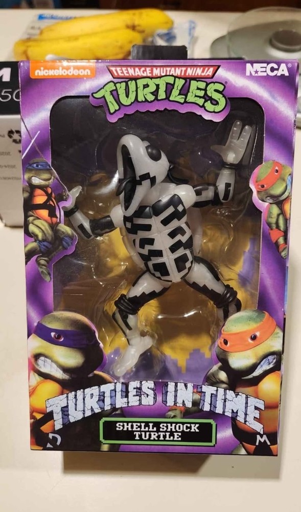NECA TMNT Shell Shock Turtle Loot Crate Turtles in Time Glow In The Dark