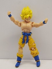 Dragon Ball | 5″ Evolve Super Saiyan Son Goku Battle Damage Action Figure