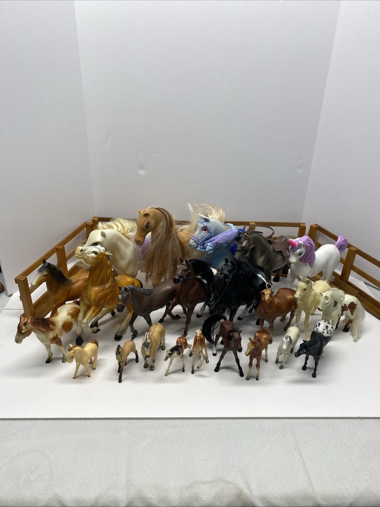 Lot Of 23 Toy Horse Figurines Toys W/ Fencing Accessories Random Assortment