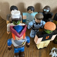 ROBL0X 11 Figures Lot w accessories action figure collectible toys
