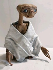 NICE 2011 Universal Studios NECA E.T. Night Flight 4.5″ Action Figure