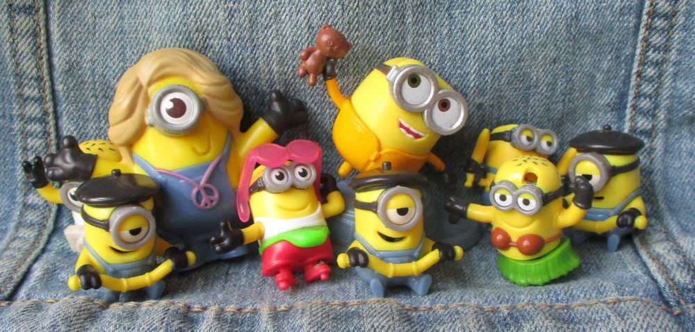 Lot Of 9 MINION DESPICABLE ME SMALL FIGURES SML11