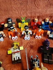 Lot Of 18 Roblox Action Figures With Miscellaneous Parts (AS PICTURED)