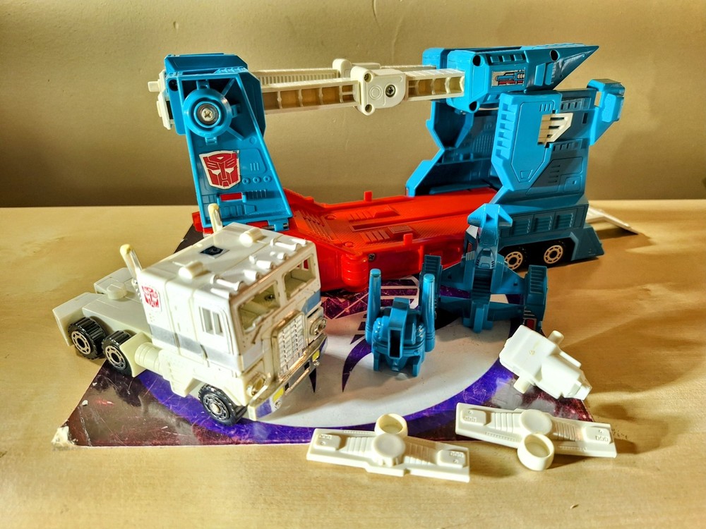 TRANSFORMERS G1 GENERATION ONE ULTRA MAGNUS 1986