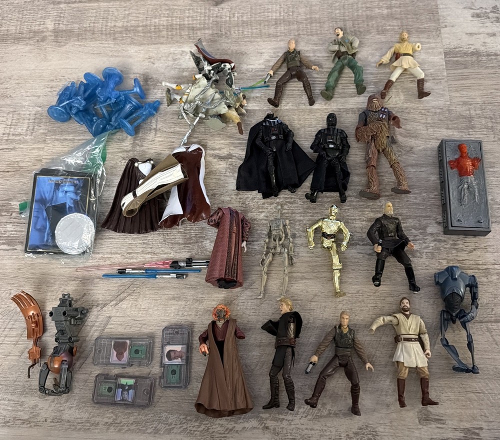 Star Wars Lot of Figures/Misc. – All Broken Figures – See Photos – For Parts