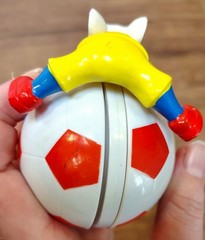 2002 Stuart Little 2 Soccer Ball 3.25″ Wendy’s Movie Action Figure Toy