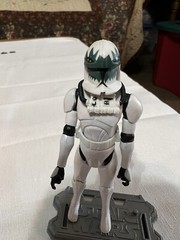 STAR WARS 3.75″ GALACTIC BATTLE CLONE TROOPER PILOT GOJI FIGURE w WEAPON & CARD