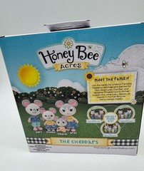 LOT (4) NEW Honey Bee Acres – Barksters, Purringtons, Cheddars, McScampers READ