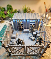 1:18 Scale 4″ Figure Diorama Playset Modular Industrial Chain Link Fence & Cargo