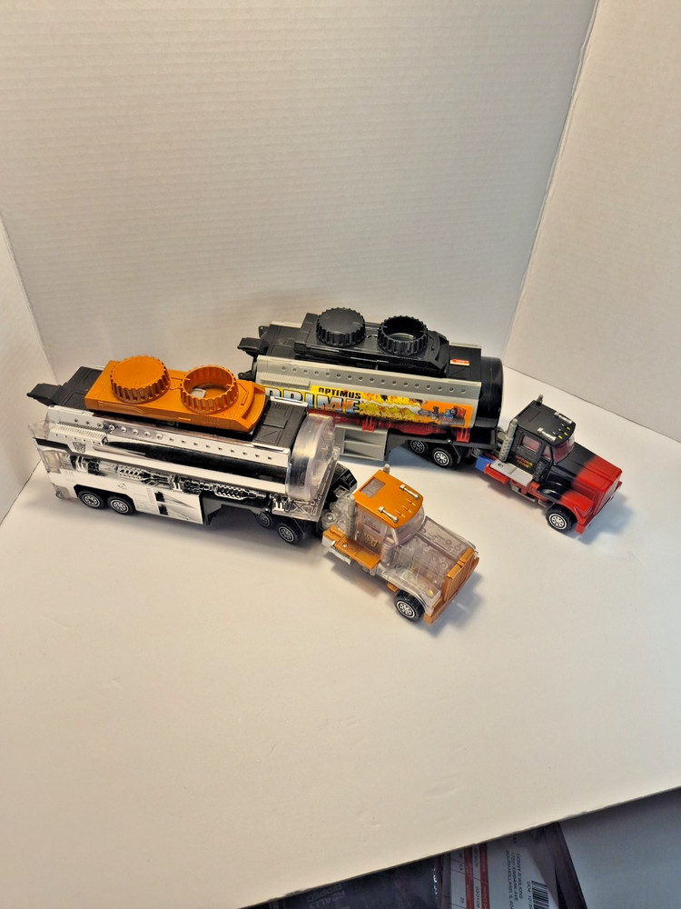 Platinum Edition – G2 Optimus Prime – 2015 YOTG & G2 Laser Optimus Prime Lot
