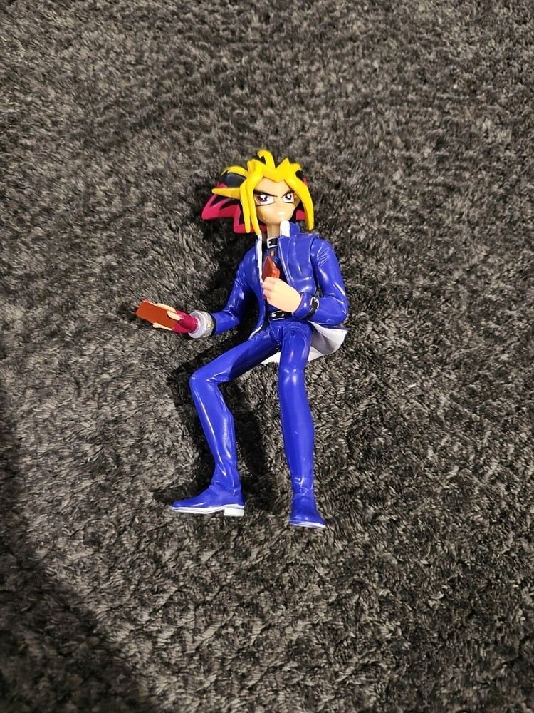 VTG 1996 YU-GI-OH YAMI YUGI MOTO Puzzle Necklace & Card Dealing Figure