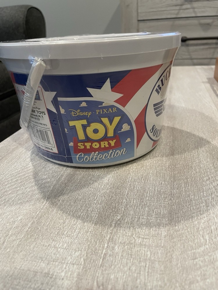 Toy Story Bucket O’ Soldiers 72++! Piece Set Disney Store Exclusive Vintage!!