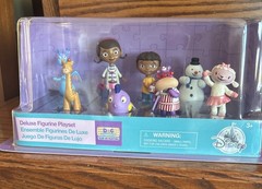 Disney Doc McStuffins Deluxe 8 piece Figurine PlaySet Figure Set Lambie Chilly