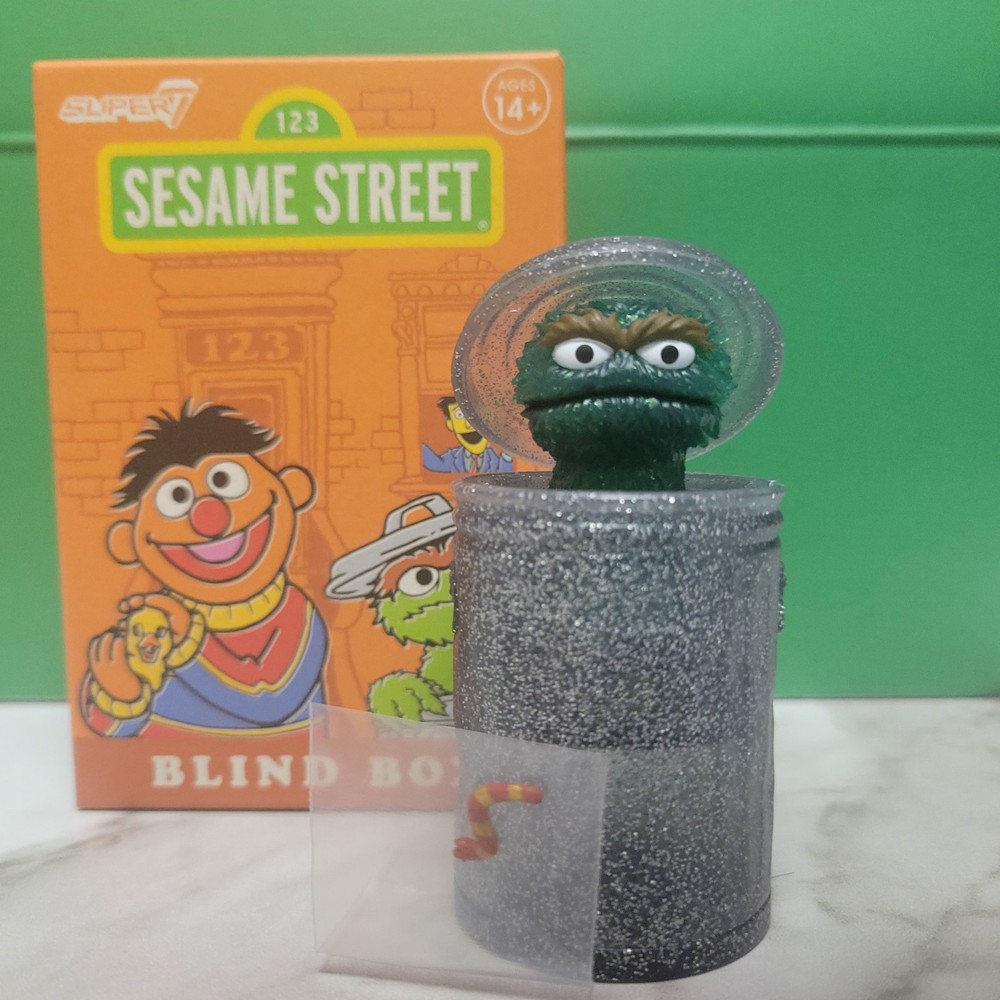Super7 Sesame Street Oscar The Grouch Glitter Chase Blind Box Reaction Figure