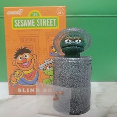 Super7 Sesame Street Oscar The Grouch Glitter Chase Blind Box Reaction Figure