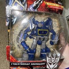 Transformers Generations Deluxe Class Cybertronian Soundwave Figure NEW 2010