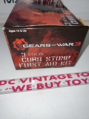 Gears of War 3 NECA 3 Styles Curb Stomp First Aid Kit Full Store Display 🔥