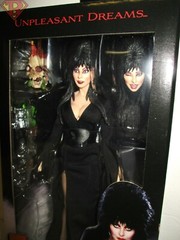 ELVIRA Mistress of the Dark 40 Years 8″ in. Clothed Action Figure Neca MINT 2022