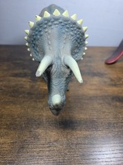 Vintage 1993 Jurassic Park Triceratops JP08 Kenner Dinosaur Toy Action Figure