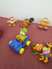 Lot of Vintage 80’s 2″ Tall Garfield Figures PVC with vehicles