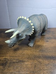 Vintage 1993 Jurassic Park Triceratops JP08 Kenner Dinosaur Toy Action Figure