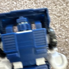 Transformers War for Cybertron: Kingdom Deluxe Pipes Action Figure
