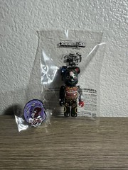 DESIGNERCON DCON 2024 VIP MEDICOM BEARBRICK LUCKY CAT JACKPOT VIP 100% & Pin