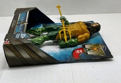 Aquaman Trident Strike Deluxe, 30+ Sounds & Phrases, 12in Action Figure, New