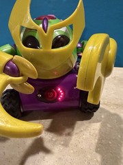 RUMBLE ROBOT Lot Of 2 Battle Bot Mix Team Fight Toy No Remote Turns On And sound