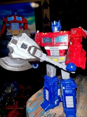 Transformers Generations War for Cybertron Siege Voyager WFC-S11 Optimus Prime