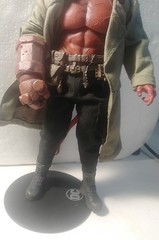 MEZCO TOYS MEZCO ONE 12 HELLBOY LOOSE NO EXTRAS