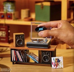 MGA’s Miniverse Real Music Record Player Mini Collectibles Mini Playable Record