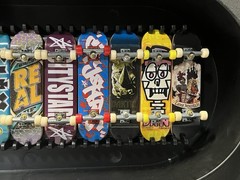 Tech Deck • Wall Display Carry Case & Lot of 20 Fingerboard Skateboards