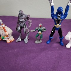 RANDOM LOT OF DIFFERENT ACTION FIGURES SEE PHOTOS FIGURES SHOW SIGN OF WEAR