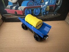 Learning Curve Wooden Thomas Train Blue Barrel Car & RARE Sand Barrel! New! HTF!