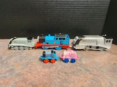 Thomas the Train &Friends Die Cast &Plastic Trains Lot of 5