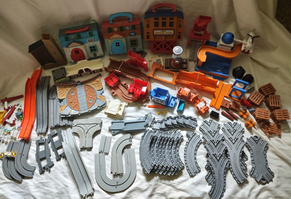 2006 Sodor Coal Loader Engine Works Timber Yard Post Office Thomas Train Lot+