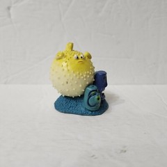 Disney Pixar Finding Nemo Bloat the Blowfish 2″ PVC Figure Cake Topper Yellow