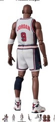 Medicom Toy MAFEX No. 132 – Michael Jordan (1992 Team USA) Collectible Figure