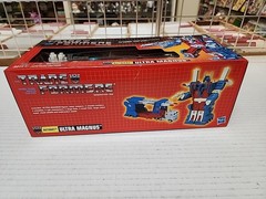 Hasbro Transformers Generation One Commemorative Ultra Magnus Import New