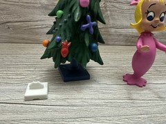 McFarlane Toys Dr. Seuss How the Grinch Stole Christmas! Cindy Lou Who *Details*