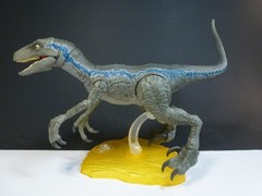 Jurassic Park World Amber Collection Blue Velociraptor Mattel
