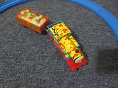 Thomas & Friends Trackmaster Paint Spattered Thomas Makes A Mess w/ Cargo Car