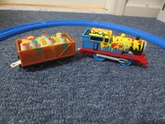 Thomas & Friends Trackmaster Paint Spattered Thomas Makes A Mess w/ Cargo Car