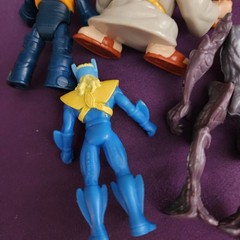 RANDOM LOT OF DIFFERENT ACTION FIGURES SEE PHOTOS FIGURES SHOW SIGN OF WEAR