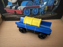 Learning Curve Wooden Thomas Train Blue Barrel Car & RARE Sand Barrel! New! HTF!