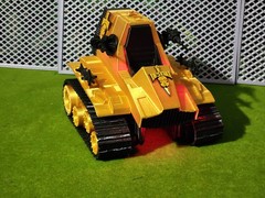 G.I. Joe DESTROs GOLD Tripple T With LEDs And Moving Threads 3.75″ Scale.