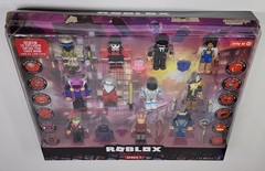 Roblox Classics Series 7 Action Figure Exclusive Virtual Item Target Damaged Box